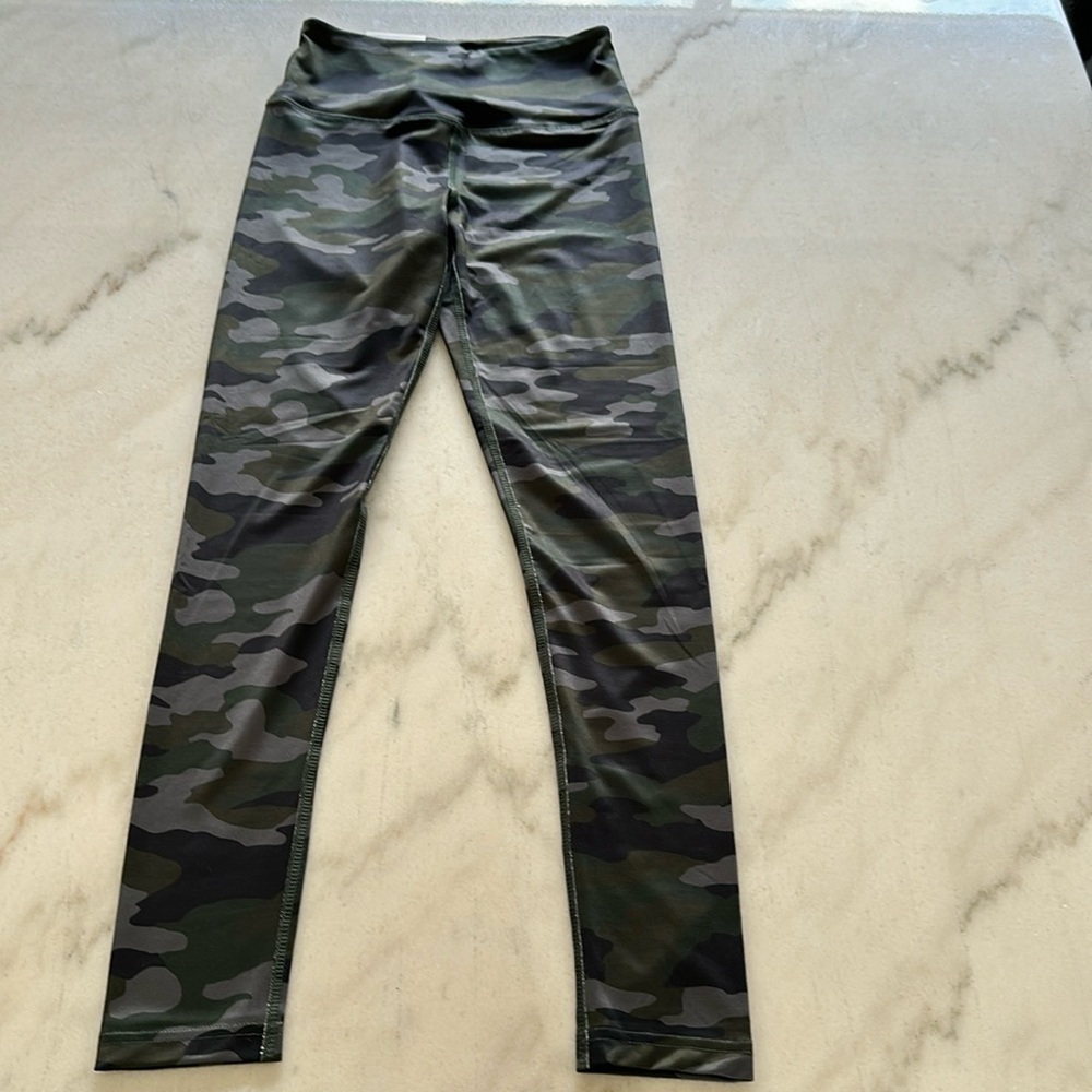 Brand New Pair of Green Camouflage Highwaisted Leggings by “So” in Size Small